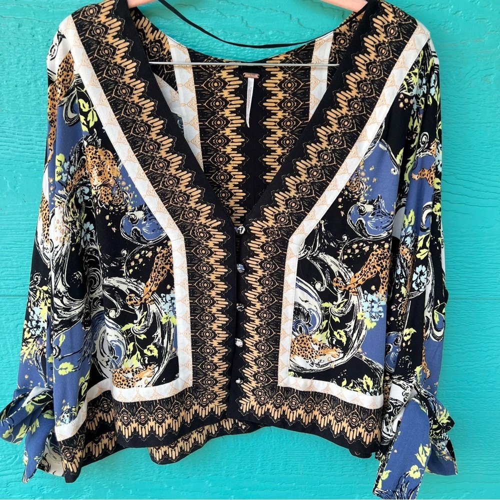 Free People • Catch Me If You Can
BOHO Kimono Top Button front OVERSIZED XS